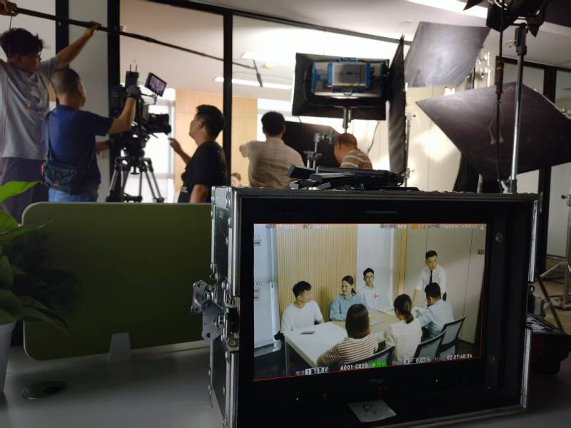 两当县TVC拍摄公司：科技产品视觉化大师，诠释未来感与功能美学